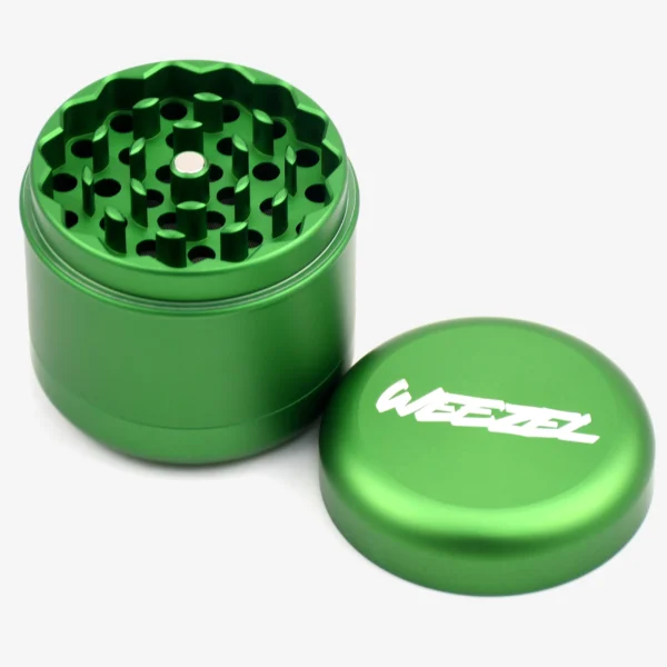 Pro Grinder aus Aluminium in Grün, offen, stehend