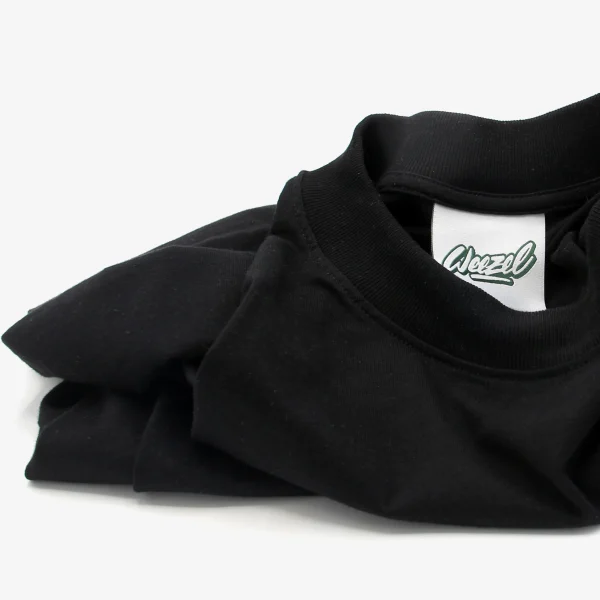 Schwarzes Oversized T-Shirt, WEEZEL. Stoff Label Detail