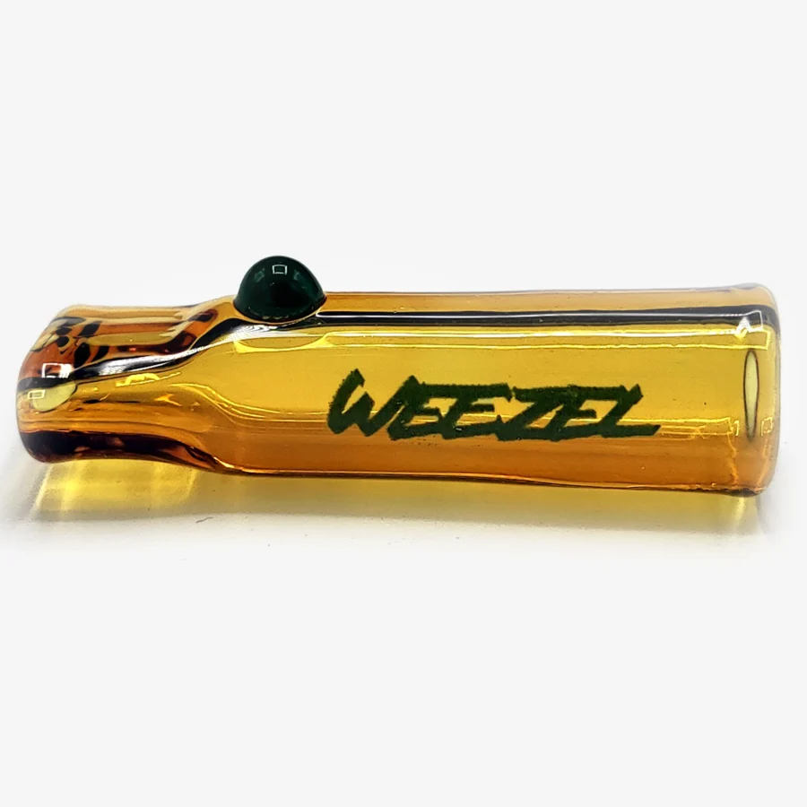 Gelbes Glasmundstück für Joints, mit grüner Perle und grünem WEEZEL Logo gerade Ansicht
