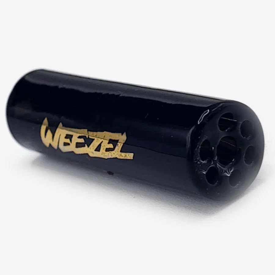 Der schwarze WEEZEL Flow Tip mit goldenem Logo Spiralfilter frontal