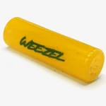 Der gelbe WEEZEL Flow Tip Spiralfilter mit grünem Logo, seitlich-schräge Ansicht