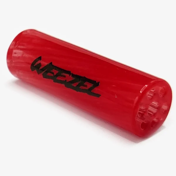 Der rote WEEZEL Flow Tip Spiralfilter mit grünem Logo, schräge Ansicht
