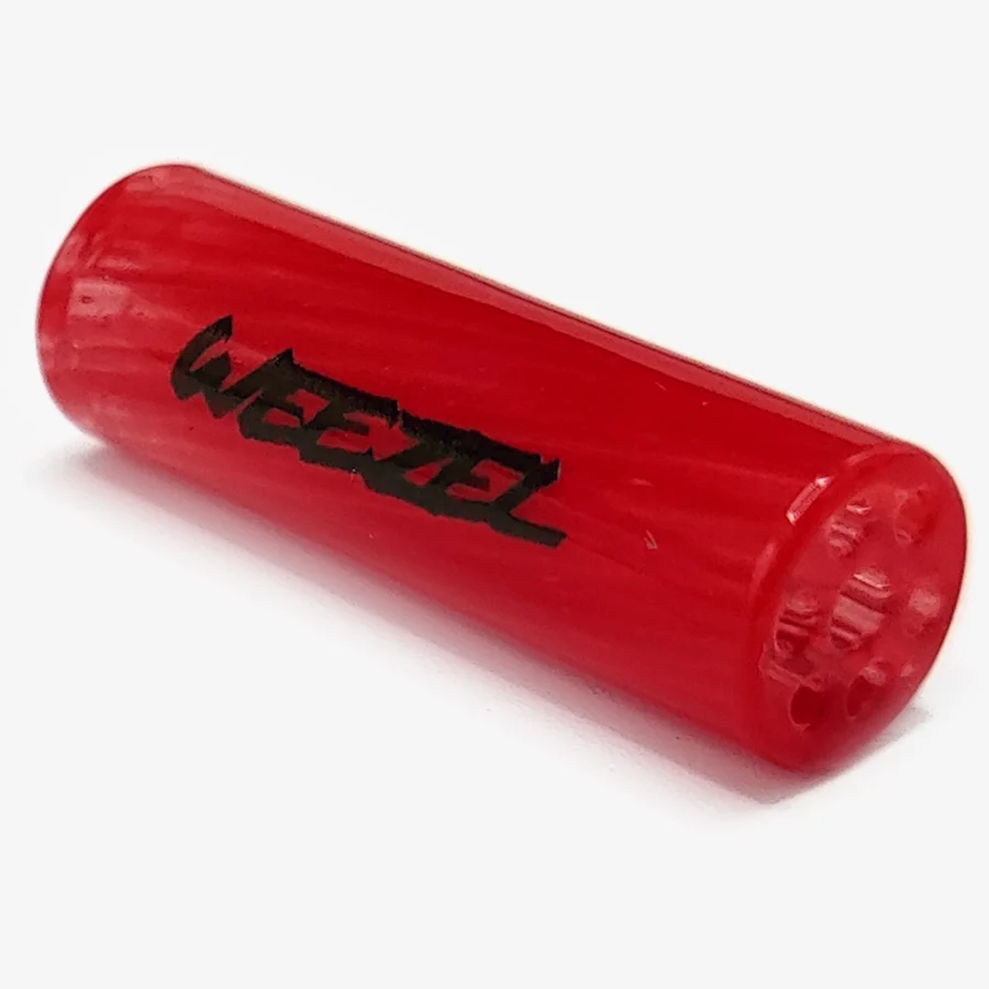 Der rote WEEZEL Flow Tip Spiralfilter mit grünem Logo, schräge Ansicht
