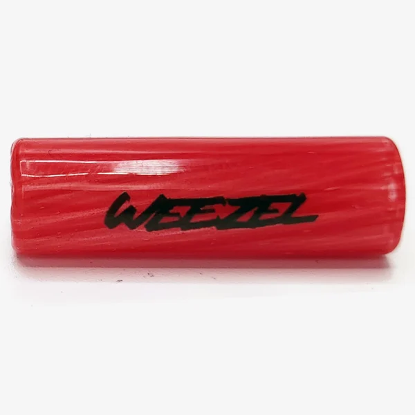 Der rote WEEZEL Flow Tip Spiralfilter mit grünem Logo, seitlich