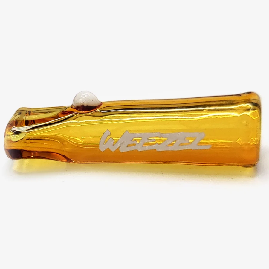 Gelbes Glasmundstück für Joints, mit weißer Perle und weißem WEEZEL Logo von der Seite