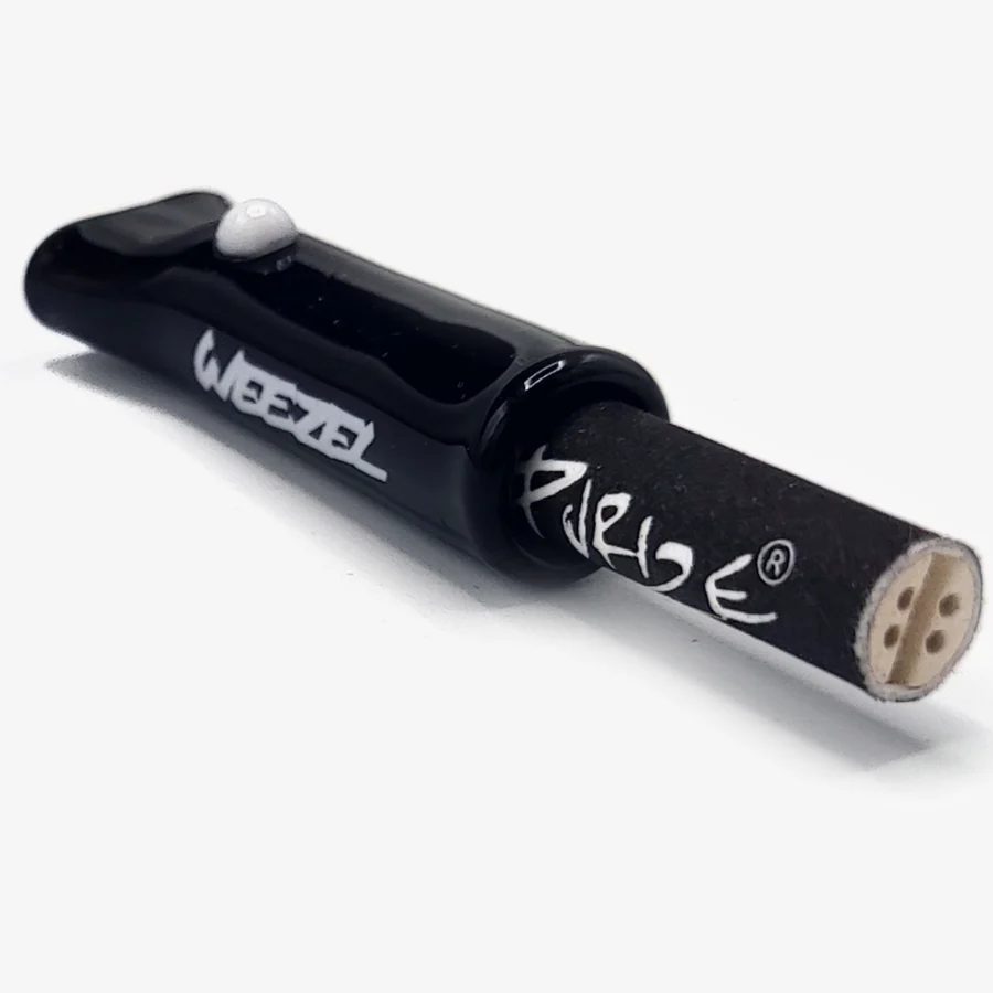 Schwarzes Glasmundstück für Joints, mit weißer Perle und weißem WEEZEL Logo auf PURIZE Filter von vorne