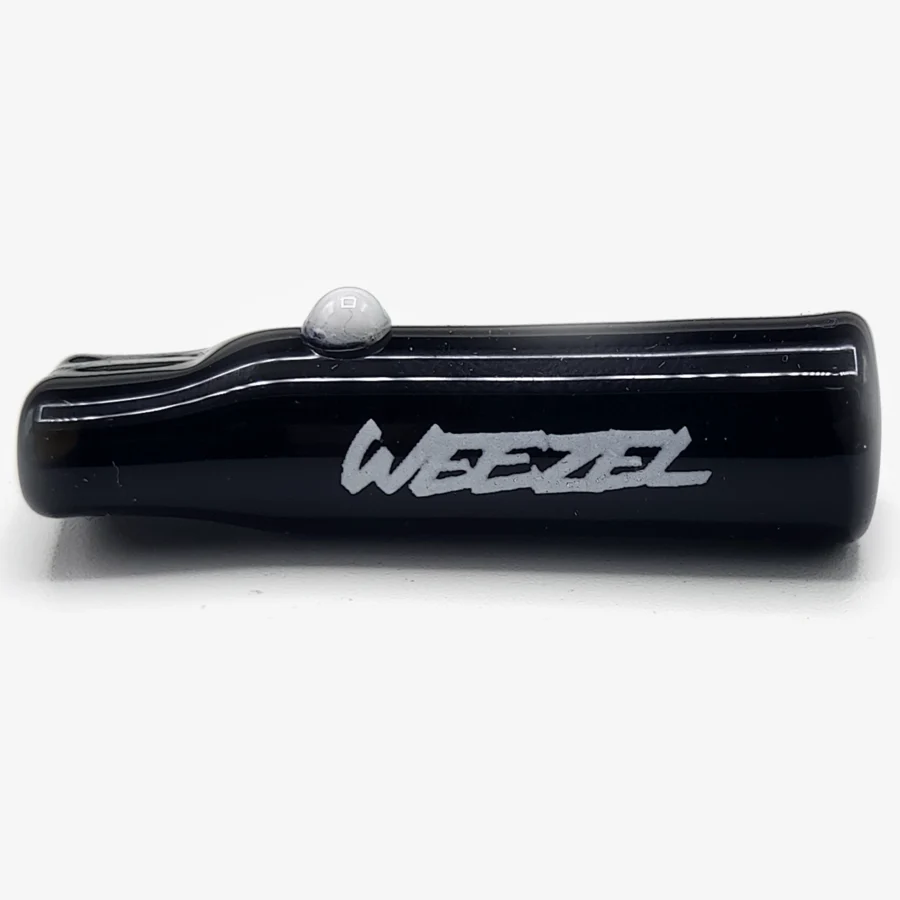 Schwarzes Glasmundstück für Joints, mit weißer Perle und weißem WEEZEL Logo seitlich