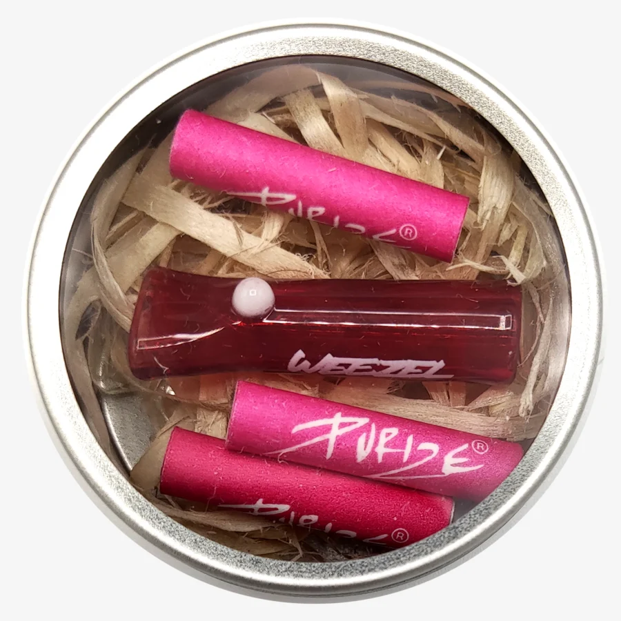 Rotes Glasmundstück für Joints, mit weißer Perle und weißem WEEZEL Logo in der Alu Dose