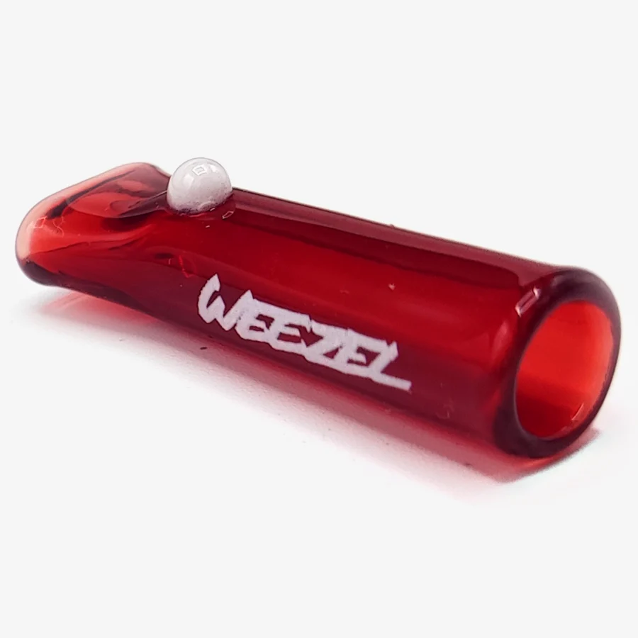Rotes Glasmundstück für Joints, mit weißer Perle und weißem WEEZEL Logo schräg